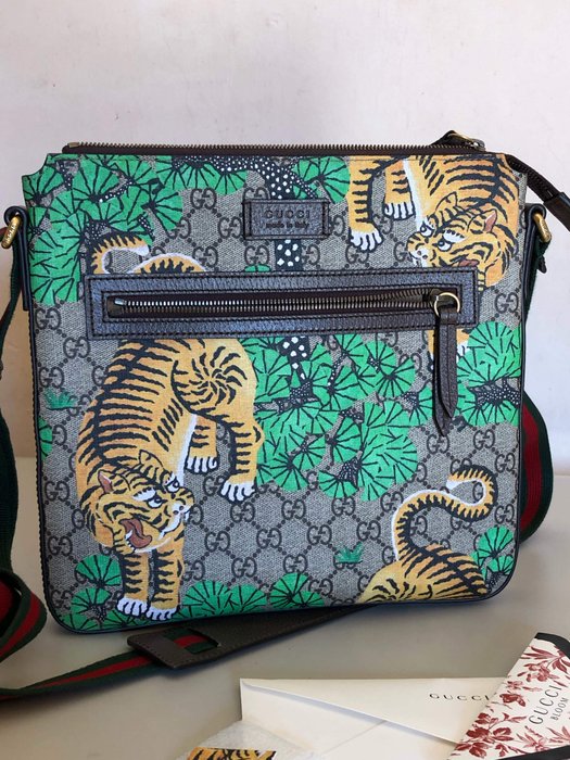 gucci bengal tiger pouch