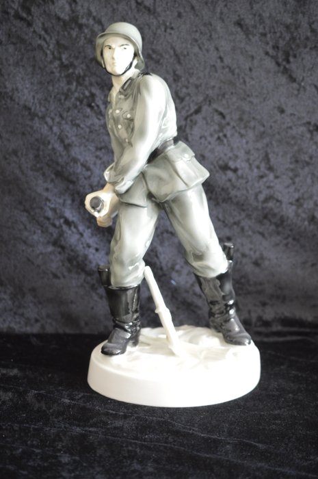 Karl Ens Volkstedt - Figurine - Soldat - Grand - Porcelaine