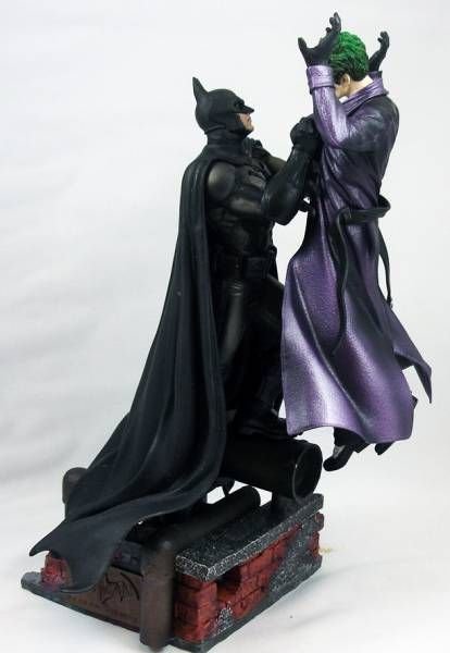 Batman - Beeldje(s), Poppetje(s) Warner Bros Batman Arkham origins statue vs Joker collectors edition DC Comics