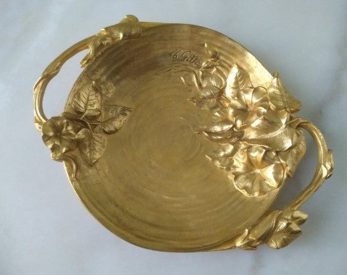 M. Giltay - Jugendstil-Tablett aus vergoldeter Bronze