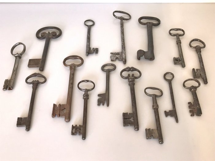 15 Schlüssel alt - 17./18. Jahrhundert - Metall - Catawiki