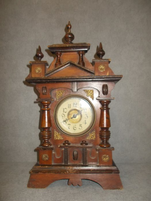Saksan pöydän kellon herätyskello musiikkirullalla - F. S. - Puu, Tammi - 1900-luvun alku