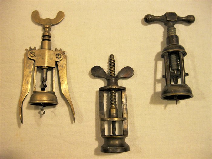 3 Antique corkscrews - Brass