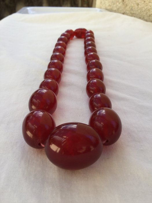 Bakelite - Vintage bakelite necklace large beads.