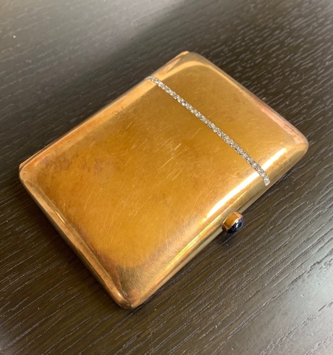A rare gold and diamond cigarette case - .585 (14 kt) gold, Diamonds, Sapphire - Louis Kuppenheim, Pforzheim - Germany - early 20th century
