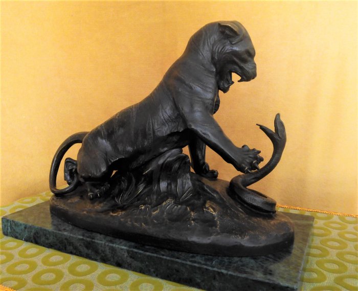 Robert Bousquet (1894-1917) - 一个很好的雕刻组，一只老虎和一条蛇 - 铜绿青铜 - 20世纪初