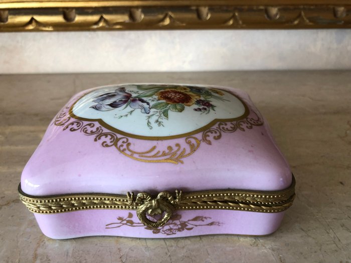 Limoges - Large Jewellery box - Porcelain