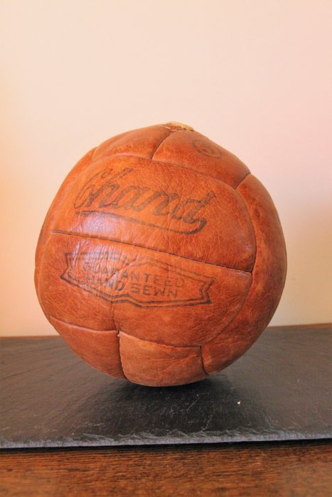 1960 - Ballon en cuir ancien - Football - "Chand"