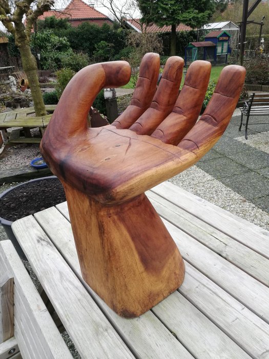 Wooden chair in the shape of a hand - solid Suarwood - Wood