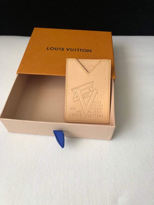 Louis Vuitton - Vachetta Voyages Card Holder NO RESERVE PRICE - Catawiki