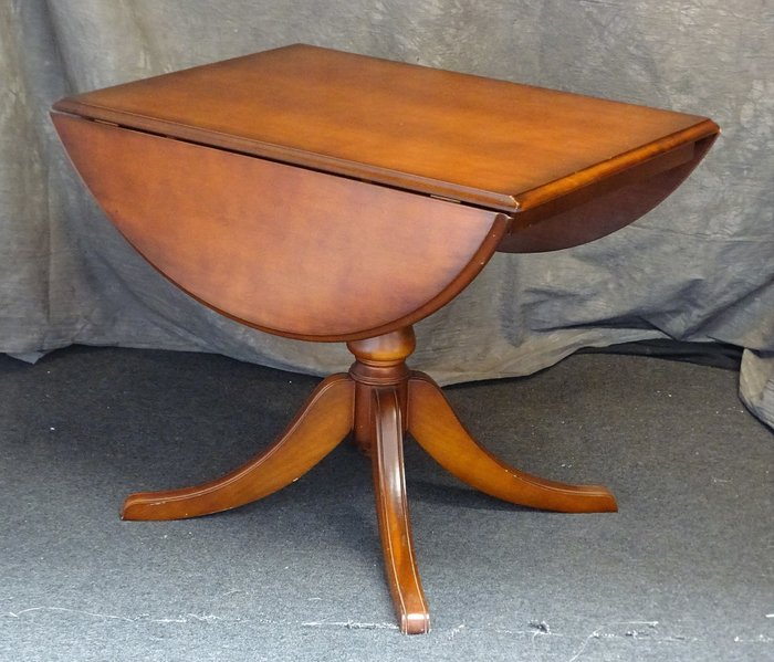 Beautiful Solid Wood Deep Shiny, Round Table With Folding Sides