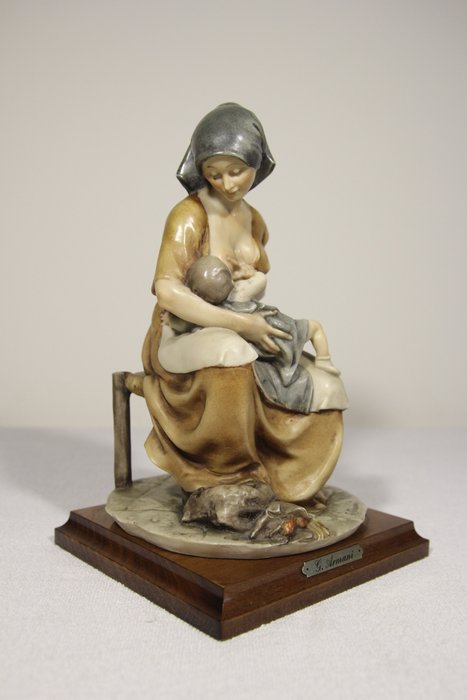 Giuseppe Armani - Sculpture young Neapolitan greengrocer nursing woman - Porcelain Capodimonte