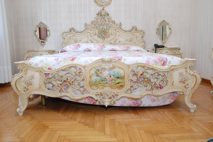 Bed, Double bed in Venetian baroque style with craquelè effect - Rococo Style