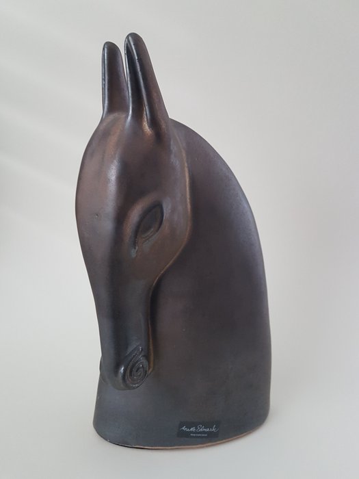 Anette Edmark - Sculptuur - Paardenhoofd - Bruin - Keramiek