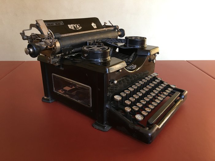 Royal 10 - Typewriter