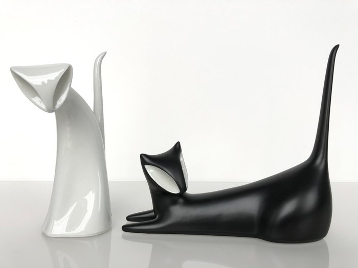 Jaroslav Jezek - Royal Dux - Figurillas de gatos mentiroso y sentados - Porcelana