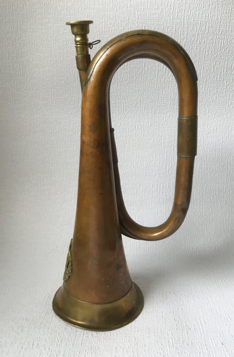 Old trumpet / signal horn with emblem Australia (1) - Copper