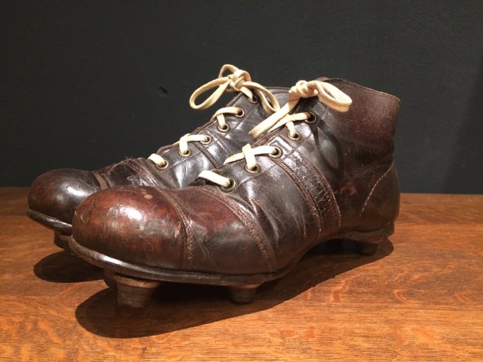 scarpe da calcio - stivali da calcio vintage - tutto in pelle - borchie in pelle - molto raro