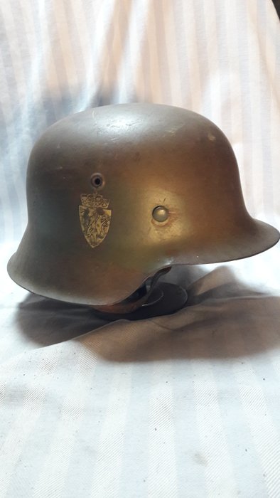 Norwegen - Armee/Infanterie - Deutscher Helm M-1942 mit doppeltem Dekolleté norwegische Armee. - 1942