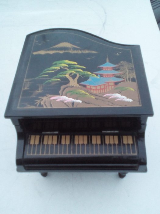 Box A Schmuckbox Musik Piano Japan - Schwarz lackiertes Holz und "Mount Fuji"-Gemälde