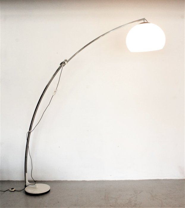 Goffredo Reggiani - Reggiani Illuminazione - Arc lampa, Golvlampa (1)