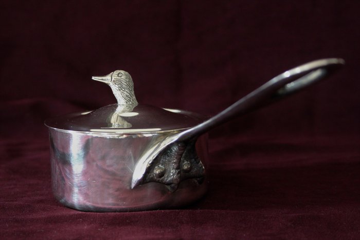 Poinçon Orfèvre A. G. - Pote de molho com alça esculpida - Banhado a prata