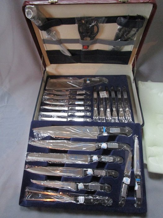 Firma : Kochtopfhaus MÜLLER -  Deutschland / Solingen - Neupreis 750 € - Σετ μαχαιριού ποιότητας - 24 τεμάχια με μαχαιροπίρουνα - χειροποίητες λεπίδες από ανοξείδωτο χάλυβα - αχρησιμοποίητες