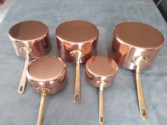 JEAN MATILLON DE VILLEDIEU LES POELES  - exceptional batch of five old pans - Brass, Copper
