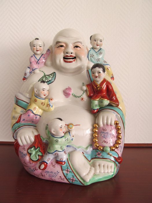 Grand Bouddha qui rit avec des enfants - Porcelaine