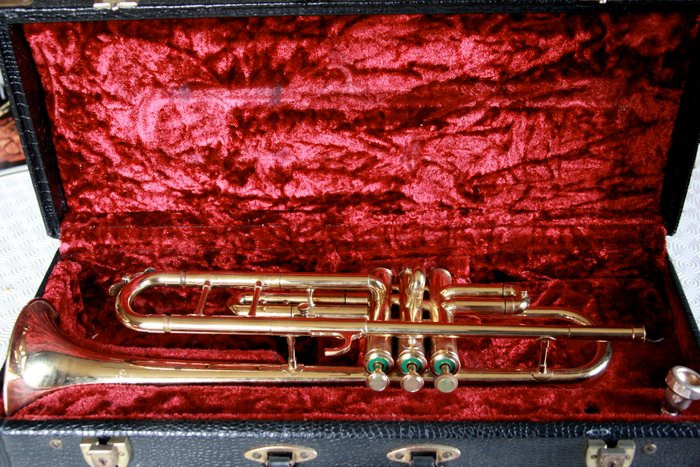 Gaudet - A.Courtois amboise 28614 - Trumpetti - Ranska - 1975