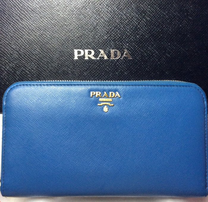1m0506 prada wallet