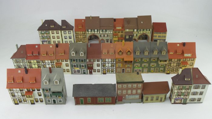 Faller, Vollmer H0 - Scenery - Half-relief buildings for City with Half-timbered houses and city gates