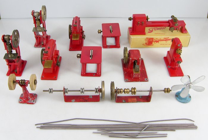 Tekno, Langes Legetoj, CHRIS - 705, 706, 707, 708 - Sammlung von Antriebsmodellen für Dampfmaschinen - 1950-1959 - Dänemark