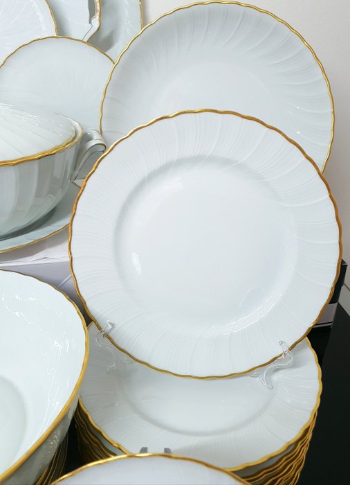Limoges - servizio da 72 pezzi totali in porcellana bianca con bordo oro. -  Catawiki
