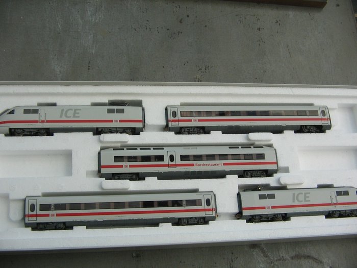 Märklin H0轨 - 37702 - 火车套装 - “ICE 1”InterCityExpress BR 401 - DB