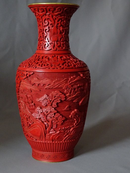 Vase - Zinnoberlack - 25 cm - China - Zweite Hälfte des 20. Jahrhunderts