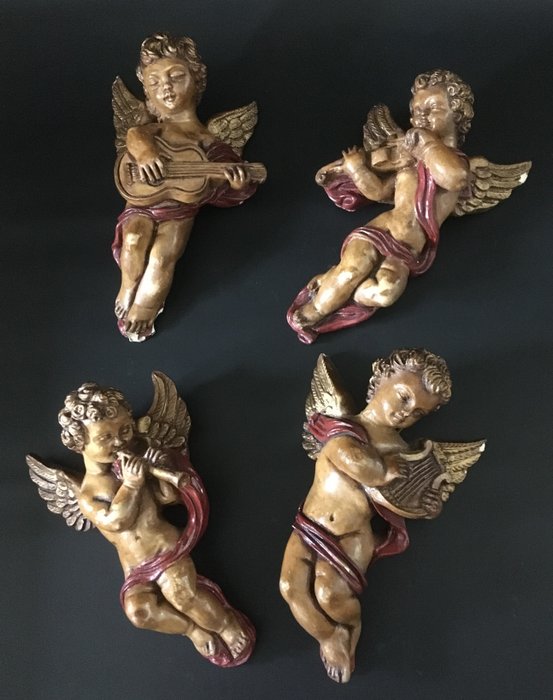 Vier oude gipsen engeltjes met muziekinstrumenten (4) - Gips