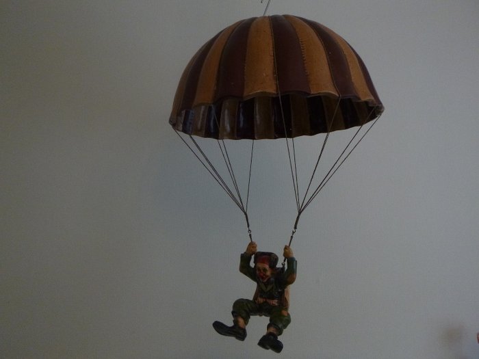Vintage parachute with hanging clown. - Hars/polyester