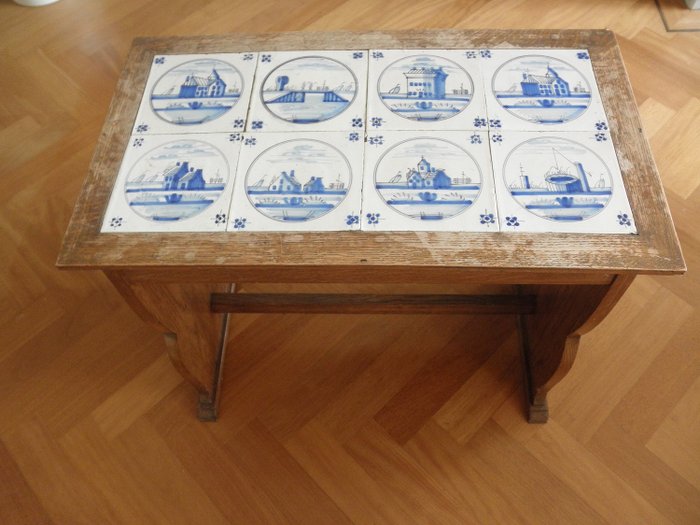 Tisch, Tisch mit acht Delft Blue Fliesen - Steingut