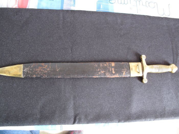 Francja - stary miecz strażaka w oryginalnym pudełku z ostrzem zębatym z 1847 roku