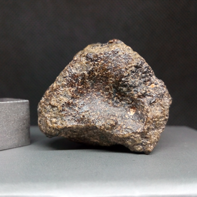 Shergottite basáltica marciana. NWA 10375, meteorito do planeta Marte - 14.7 g