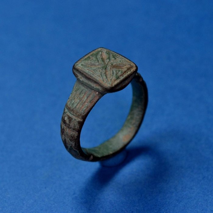 中世紀前期 青銅色 印章戒指