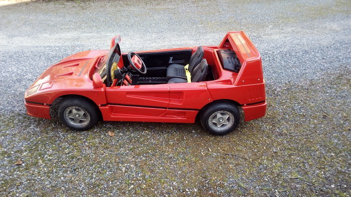 Modele/ Jucării - Ferrari F40 ToysToys 12v - 1990 (1 articole)