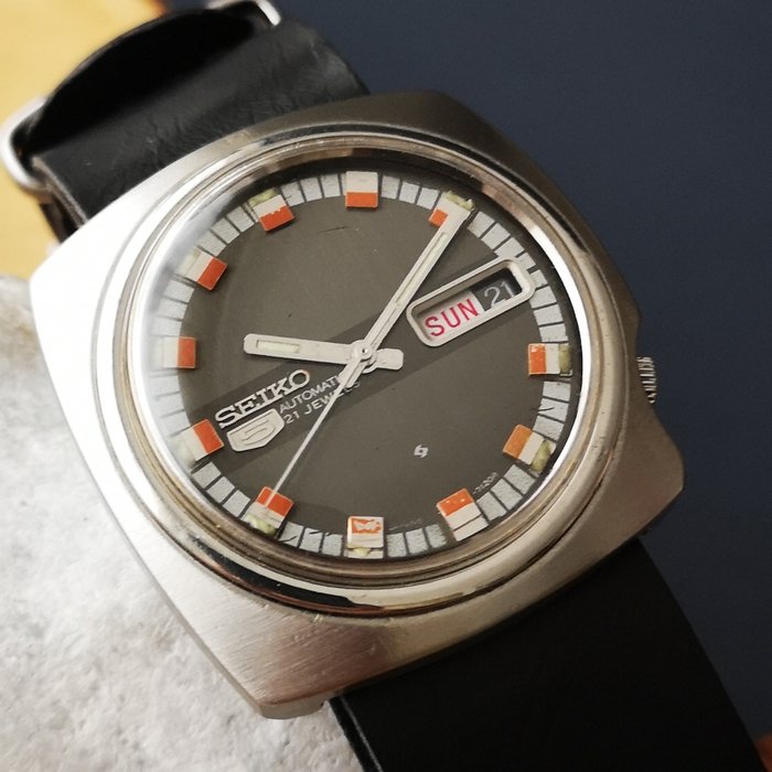 Seiko - *Asymmetrical* Vintage Automatic Wristwatch - 6119-7410 - Men ...