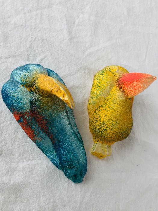 "Bird albastru și galben" - Kosta Boda din sticlă, colecția Păsări de Paradis de Kjell Engman