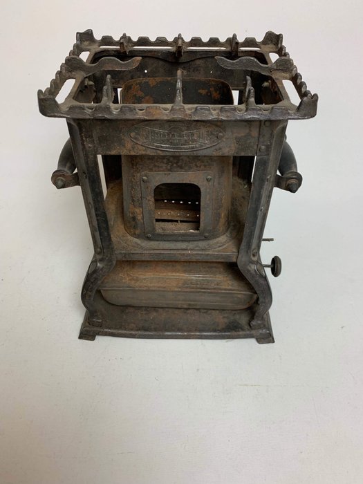 Old stove Flamme Bleue No2 Paris - - Iron (cast/wrought)
