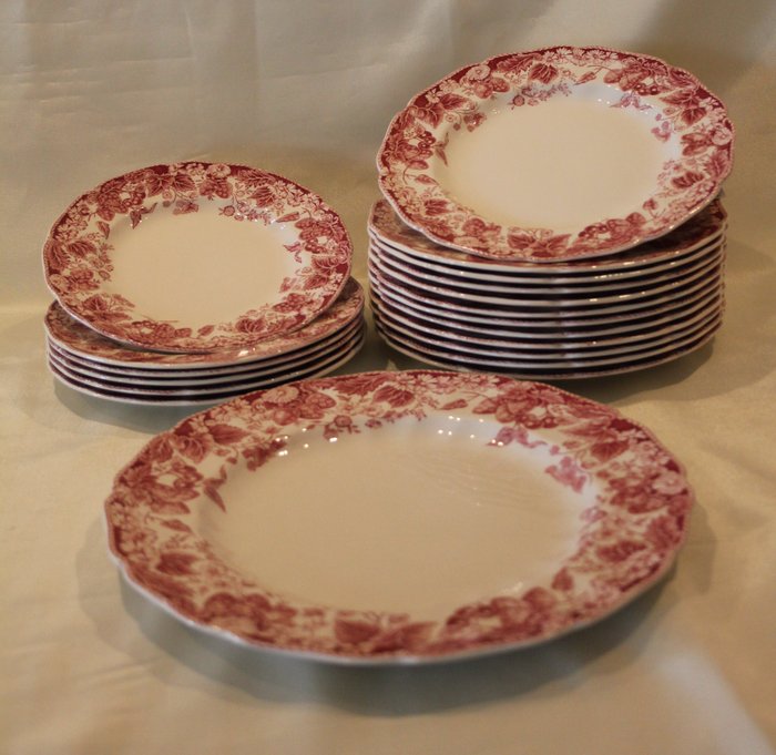 Johnson Brothers " Strawberry Fair " - Tea Service / Brunch / Breakfast (19) - Porcelain
