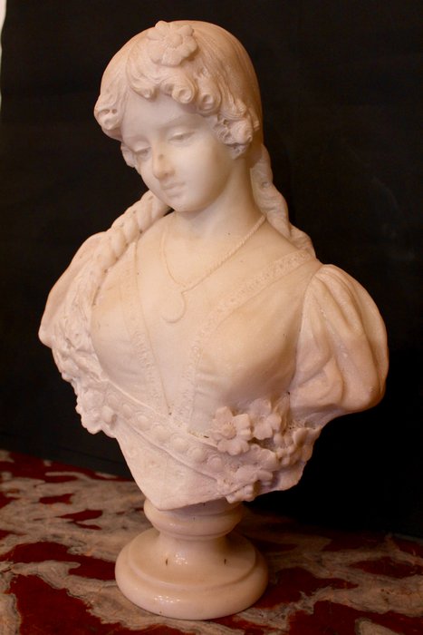 Busto in marmo bianco raffigurante donna - Marmo - Fine XIX secolo