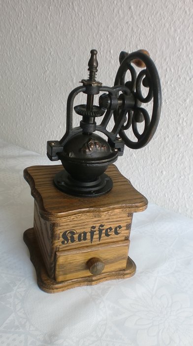 Old coffee grinder with cast iron flywheel (1) - Cast iron, Wood