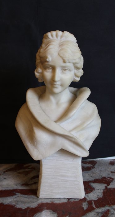White marble bust depicting a woman - Marble - Late 19th century